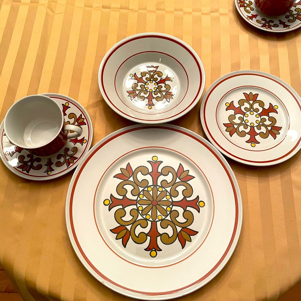 Vintage 34 piece table setting for six with coffee service